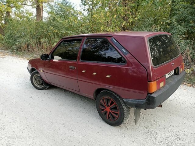 Красный ЗАЗ Таврия, объемом двигателя 1.2 л и пробегом 230 тыс. км за 714 $, фото 3 на Automoto.ua