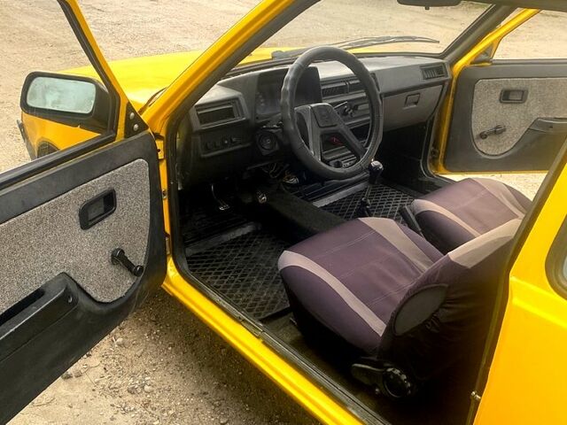 Желтый ЗАЗ Таврия, объемом двигателя 1.1 л и пробегом 275 тыс. км за 710 $, фото 7 на Automoto.ua