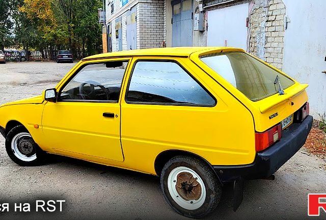 Желтый ЗАЗ Таврия, объемом двигателя 1.1 л и пробегом 275 тыс. км за 710 $, фото 2 на Automoto.ua