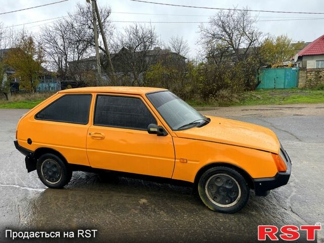 Желтый ЗАЗ Таврия, объемом двигателя 1.3 л и пробегом 200 тыс. км за 650 $, фото 5 на Automoto.ua