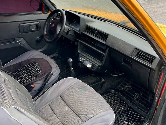 Желтый ЗАЗ Таврия, объемом двигателя 1.3 л и пробегом 200 тыс. км за 650 $, фото 10 на Automoto.ua