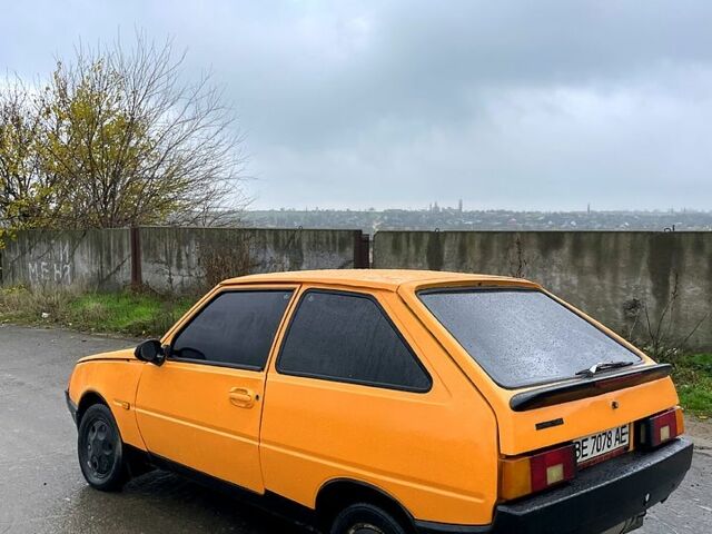 Желтый ЗАЗ Таврия, объемом двигателя 1.3 л и пробегом 200 тыс. км за 650 $, фото 6 на Automoto.ua