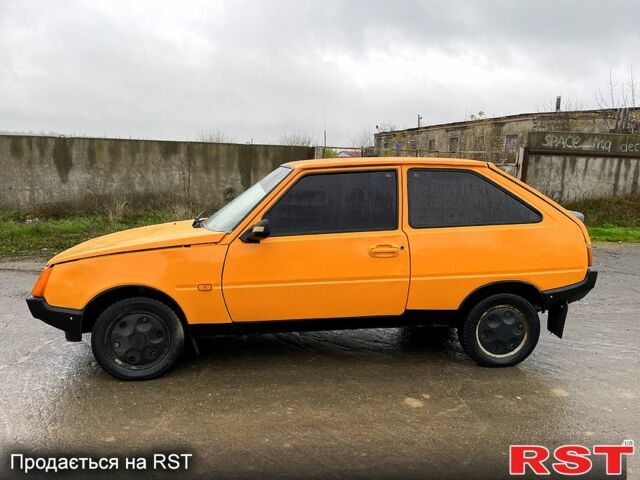 Желтый ЗАЗ Таврия, объемом двигателя 1.3 л и пробегом 200 тыс. км за 650 $, фото 3 на Automoto.ua
