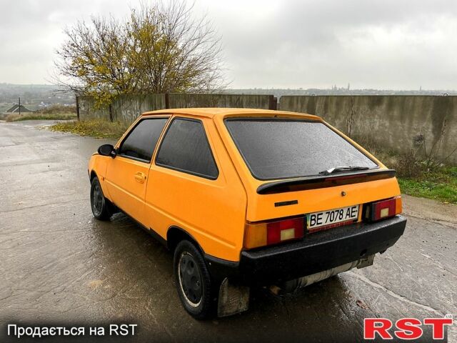 Желтый ЗАЗ Таврия, объемом двигателя 1.3 л и пробегом 200 тыс. км за 650 $, фото 4 на Automoto.ua