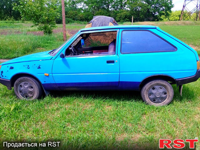 Синий ЗАЗ Таврия, объемом двигателя 1.2 л и пробегом 100 тыс. км за 380 $, фото 2 на Automoto.ua