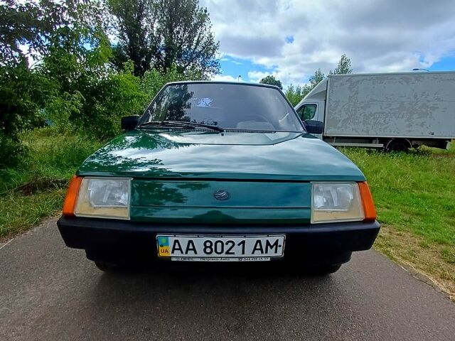 Зеленый ЗАЗ Таврия, объемом двигателя 1.1 л и пробегом 34 тыс. км за 1700 $, фото 2 на Automoto.ua