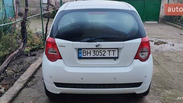 Белый ЗАЗ Вида, объемом двигателя 1.4 л и пробегом 107 тыс. км за 5000 $, фото 1 на Automoto.ua