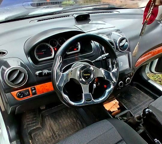 Белый ЗАЗ Вида, объемом двигателя 1.5 л и пробегом 270 тыс. км за 3500 $, фото 3 на Automoto.ua