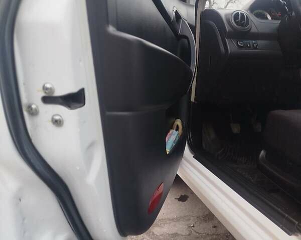 Белый ЗАЗ Вида, объемом двигателя 1.5 л и пробегом 157 тыс. км за 4700 $, фото 10 на Automoto.ua