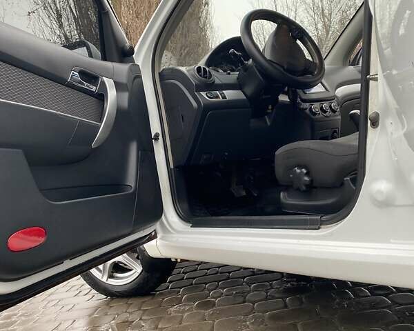 Белый ЗАЗ Вида, объемом двигателя 1.4 л и пробегом 149 тыс. км за 5199 $, фото 6 на Automoto.ua