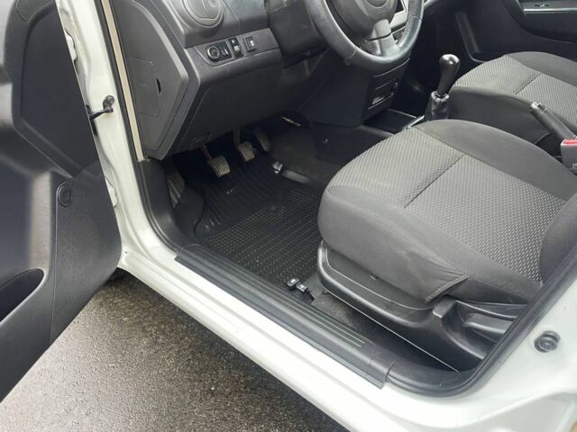 Білий ЗАЗ Віда, об'ємом двигуна 1.5 л та пробігом 80 тис. км за 3500 $, фото 8 на Automoto.ua