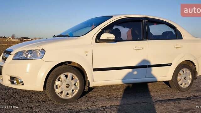 Белый ЗАЗ Вида, объемом двигателя 1.5 л и пробегом 176 тыс. км за 4000 $, фото 1 на Automoto.ua