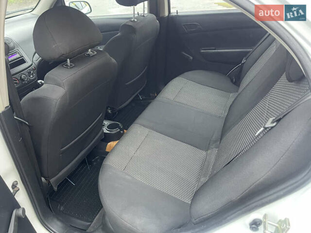 Белый ЗАЗ Вида, объемом двигателя 1.5 л и пробегом 80 тыс. км за 3550 $, фото 6 на Automoto.ua