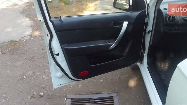 Белый ЗАЗ Вида, объемом двигателя 1.5 л и пробегом 273 тыс. км за 4800 $, фото 5 на Automoto.ua