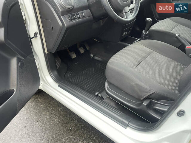 Белый ЗАЗ Вида, объемом двигателя 1.5 л и пробегом 80 тыс. км за 3550 $, фото 12 на Automoto.ua