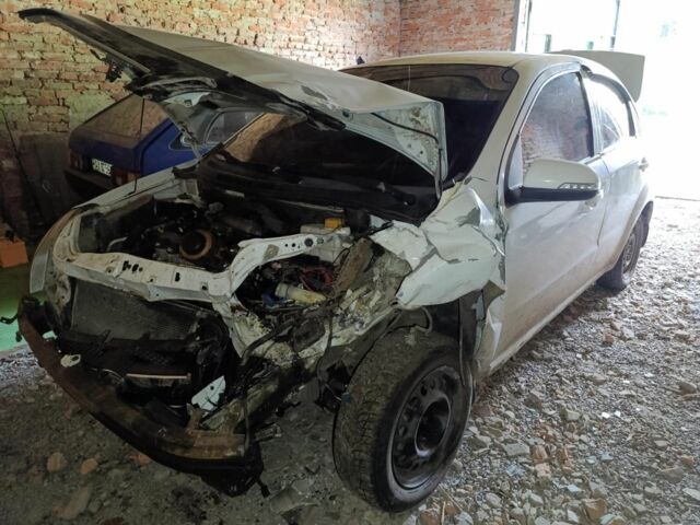 ЗАЗ Вида 2015 в Красноград на Automoto.ua Белый ЗАЗ Вида, объемом двигателя 1.5 л и пробегом 240 тыс. км за 1000 $, фото 2 на Automoto.ua