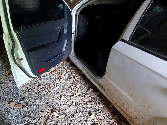 Белый ЗАЗ Вида, объемом двигателя 1.5 л и пробегом 195 тыс. км за 1400 $, фото 4 на Automoto.ua