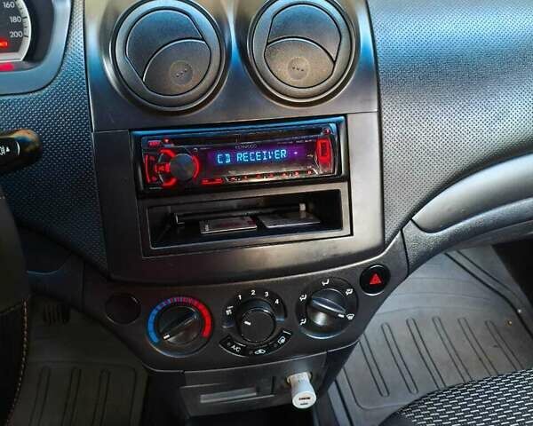 Красный ЗАЗ Вида, объемом двигателя 1.5 л и пробегом 129 тыс. км за 4300 $, фото 6 на Automoto.ua