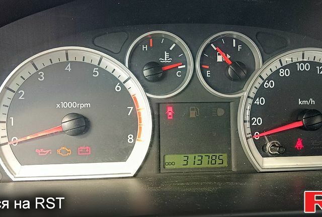 Красный ЗАЗ Вида, объемом двигателя 1.5 л и пробегом 313 тыс. км за 3900 $, фото 4 на Automoto.ua
