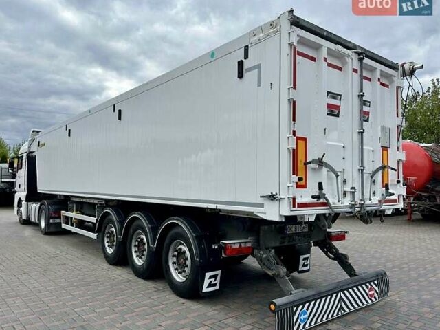 Белый Заслав D 653, объемом двигателя 0 л и пробегом 100 тыс. км за 43188 $, фото 4 на Automoto.ua
