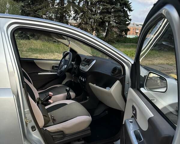 Серый Зотье З100, объемом двигателя 1 л и пробегом 50 тыс. км за 3300 $, фото 3 на Automoto.ua