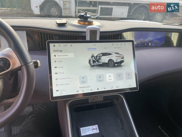 Білий Avatr 11, об'ємом двигуна 0 л та пробігом 16 тис. км за 49500 $, фото 19 на Automoto.ua