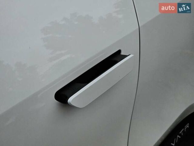 Белый Avatr 11, объемом двигателя 0 л и пробегом 13 тыс. км за 41000 $, фото 12 на Automoto.ua