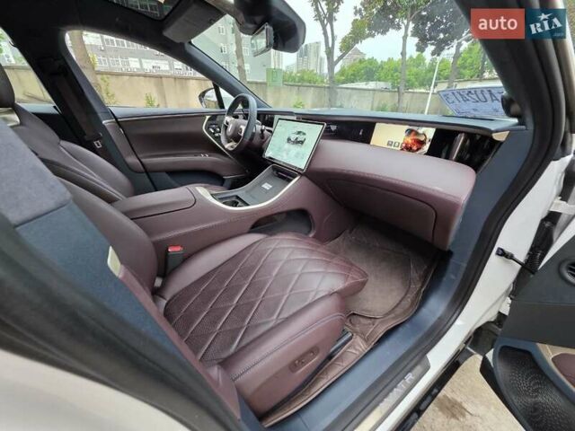 Білий Avatr 11, об'ємом двигуна 0 л та пробігом 7 тис. км за 44800 $, фото 14 на Automoto.ua