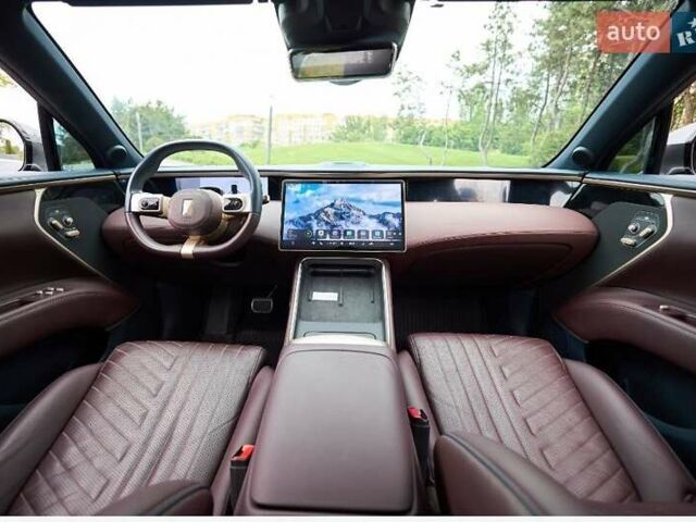 Серый Avatr 11, объемом двигателя 0 л и пробегом 27 тыс. км за 40500 $, фото 1 на Automoto.ua