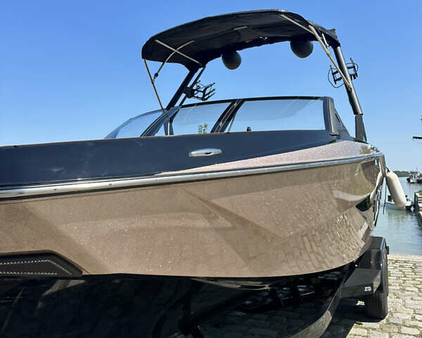 Чорний Axis Wake A, об'ємом двигуна 5.3 л та пробігом 50 тис. км за 175000 $, фото 3 на Automoto.ua