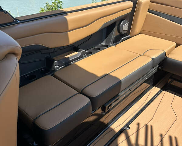 Чорний Axis Wake A, об'ємом двигуна 5.3 л та пробігом 50 тис. км за 175000 $, фото 8 на Automoto.ua