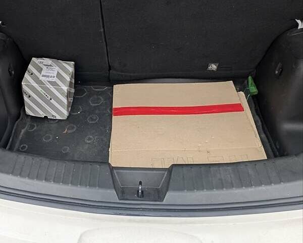 Белый BAIC EC5, объемом двигателя 0 л и пробегом 54 тыс. км за 12500 $, фото 9 на Automoto.ua