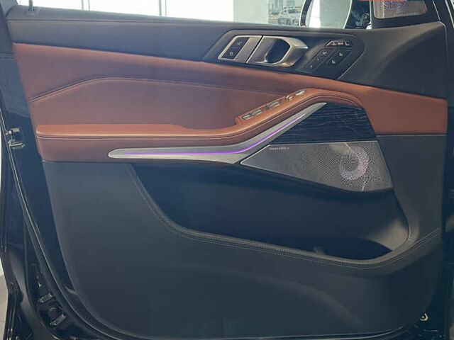 Черный BMW-Alpina XB7, объемом двигателя 4.39 л и пробегом 34 тыс. км за 194900 $, фото 9 на Automoto.ua