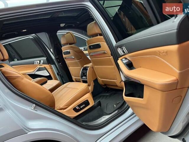 Серый BMW-Alpina XB7, объемом двигателя 4.4 л и пробегом 28 тыс. км за 209000 $, фото 50 на Automoto.ua