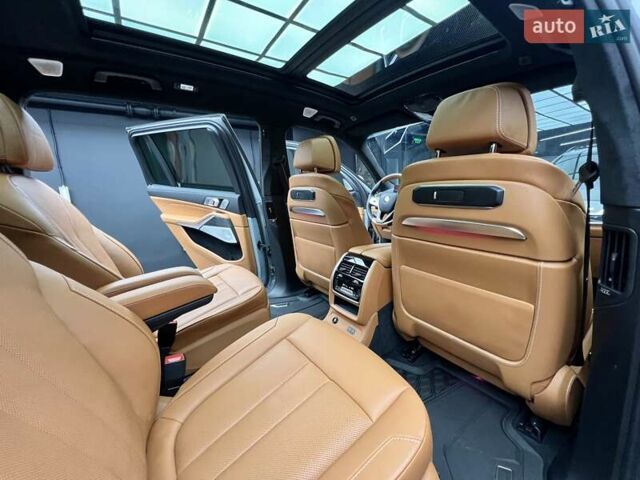 Серый BMW-Alpina XB7, объемом двигателя 4.4 л и пробегом 28 тыс. км за 209000 $, фото 56 на Automoto.ua