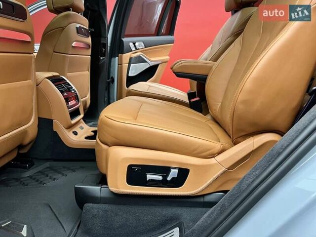 Серый BMW-Alpina XB7, объемом двигателя 4.4 л и пробегом 28 тыс. км за 209000 $, фото 48 на Automoto.ua