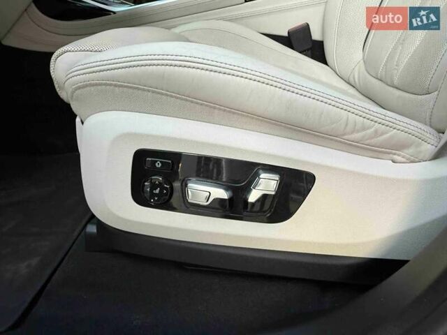 Синий BMW-Alpina XB7, объемом двигателя 4.4 л и пробегом 59 тыс. км за 124900 $, фото 27 на Automoto.ua