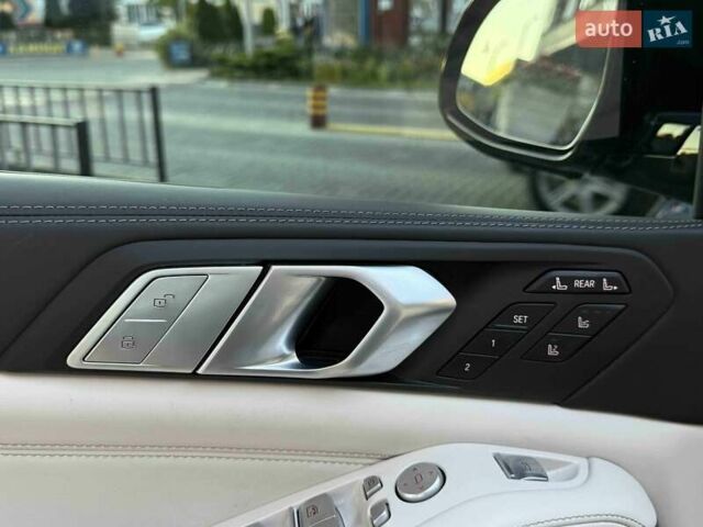 Синий BMW-Alpina XB7, объемом двигателя 4.4 л и пробегом 59 тыс. км за 124900 $, фото 23 на Automoto.ua