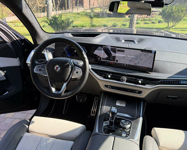 Синий BMW-Alpina XB7, объемом двигателя 4.39 л и пробегом 9 тыс. км за 251612 $, фото 9 на Automoto.ua