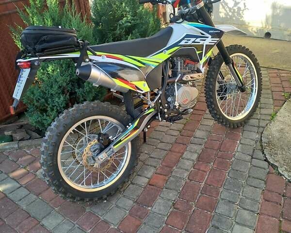 BSE J3D 300 Enduro, объемом двигателя 0.3 л и пробегом 1 тыс. км за 1765 $, фото 6 на Automoto.ua