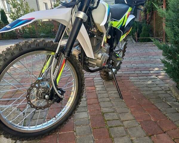 BSE J3D 300 Enduro, объемом двигателя 0.3 л и пробегом 1 тыс. км за 1765 $, фото 2 на Automoto.ua