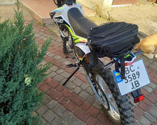 BSE J3D 300 Enduro, объемом двигателя 0.3 л и пробегом 1 тыс. км за 1765 $, фото 5 на Automoto.ua