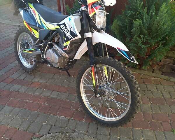 BSE J3D 300 Enduro, объемом двигателя 0.3 л и пробегом 1 тыс. км за 1765 $, фото 3 на Automoto.ua