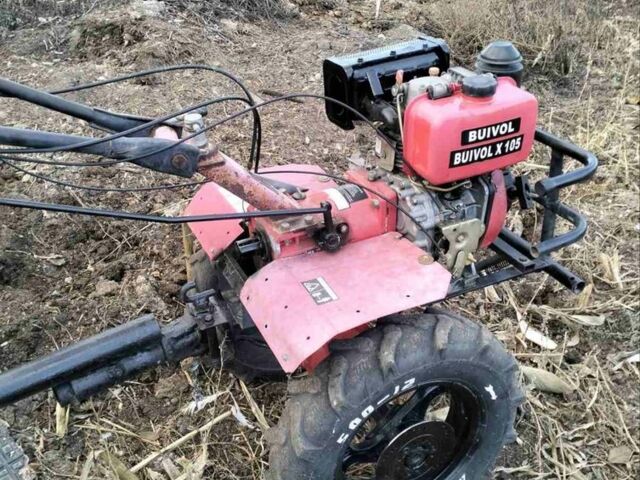 Красный Buivol X 105, объемом двигателя 10 л и пробегом 112 тыс. км за 335 $, фото 1 на Automoto.ua