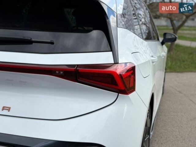 Белый Cupra Born, объемом двигателя 0 л и пробегом 93 тыс. км за 21500 $, фото 11 на Automoto.ua