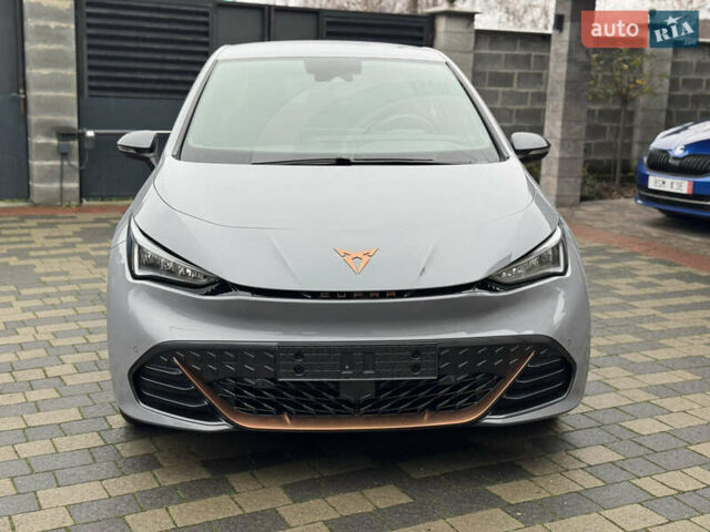 Серый Cupra Born, объемом двигателя 0 л и пробегом 5 тыс. км за 23500 $, фото 3 на Automoto.ua