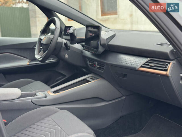 Серый Cupra Born, объемом двигателя 0 л и пробегом 5 тыс. км за 23500 $, фото 20 на Automoto.ua