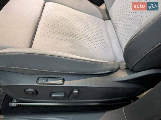 Синий Cupra Born, объемом двигателя 0 л и пробегом 20 тыс. км за 19800 $, фото 3 на Automoto.ua