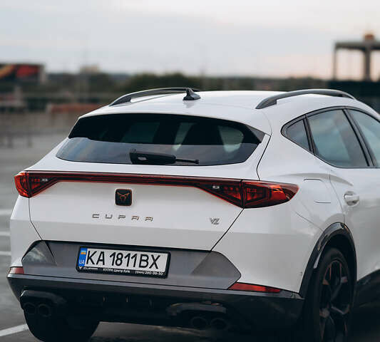 Белый Cupra Formentor, объемом двигателя 1.98 л и пробегом 37 тыс. км за 42823 $, фото 8 на Automoto.ua