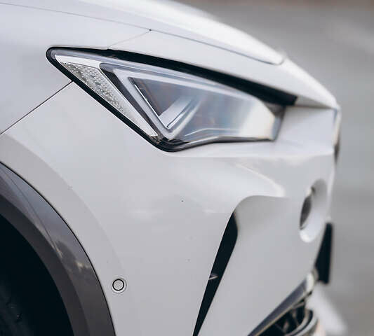 Белый Cupra Formentor, объемом двигателя 1.98 л и пробегом 37 тыс. км за 42823 $, фото 13 на Automoto.ua